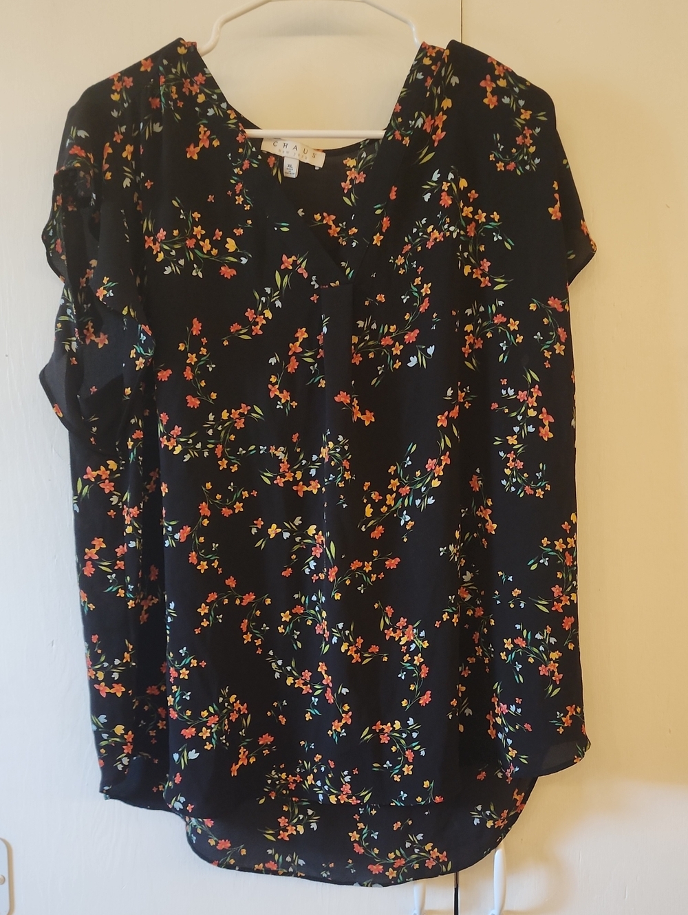 Chaus Black Floral V-Neck Short Sleeve Blouse
